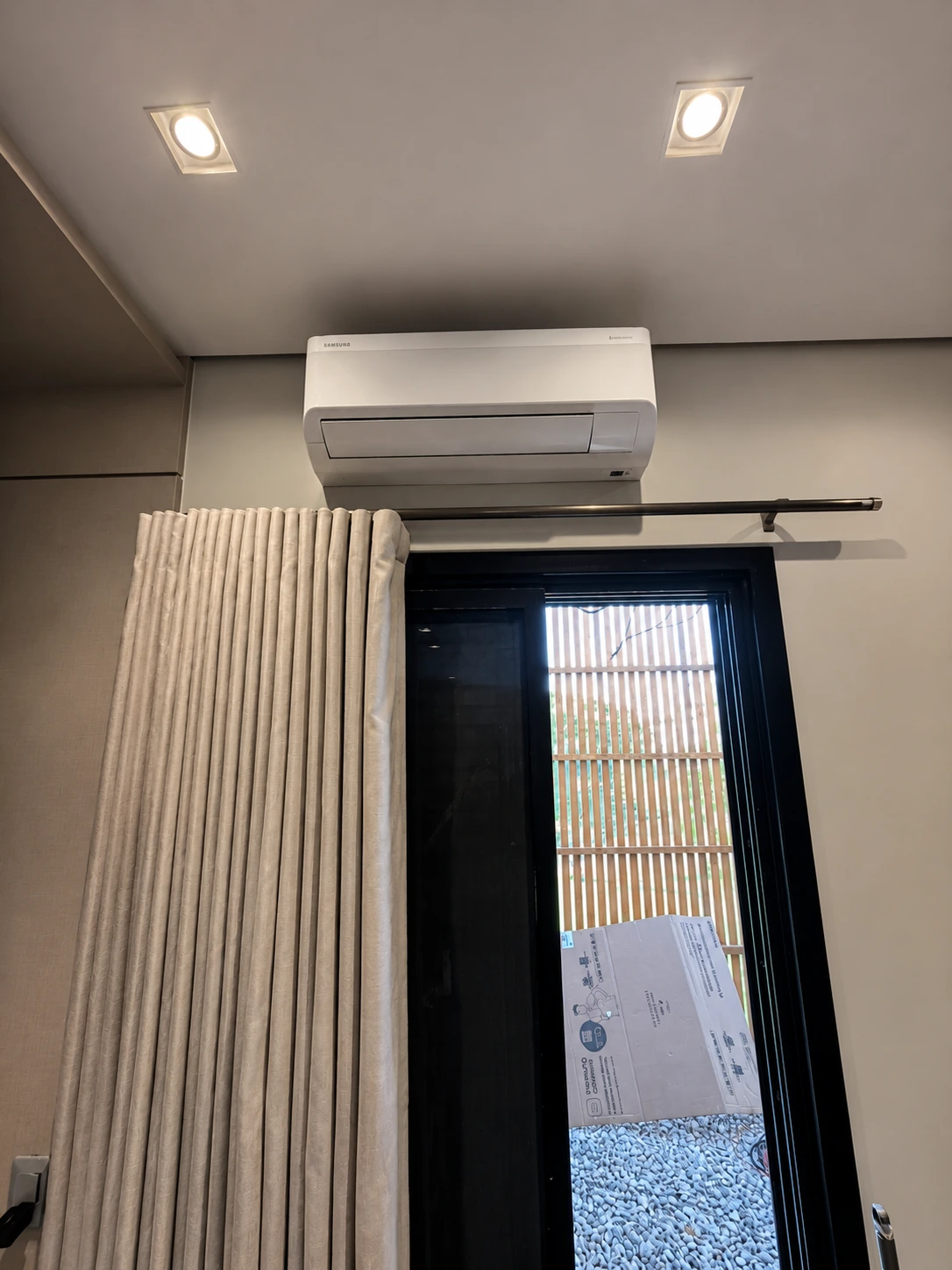 Instalação de ar condicionado split Samsung em quarto residencial em Londrina